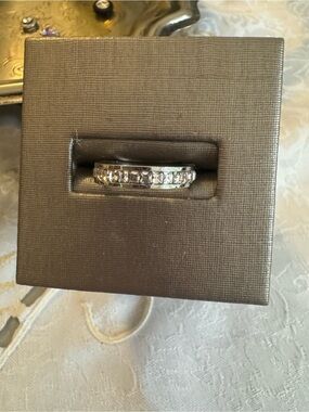 Silver rhinestone Band Ring size 8